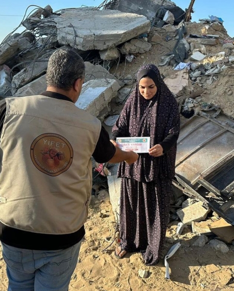 Gazze'ye Acil Yardımlar Devam Ediyor